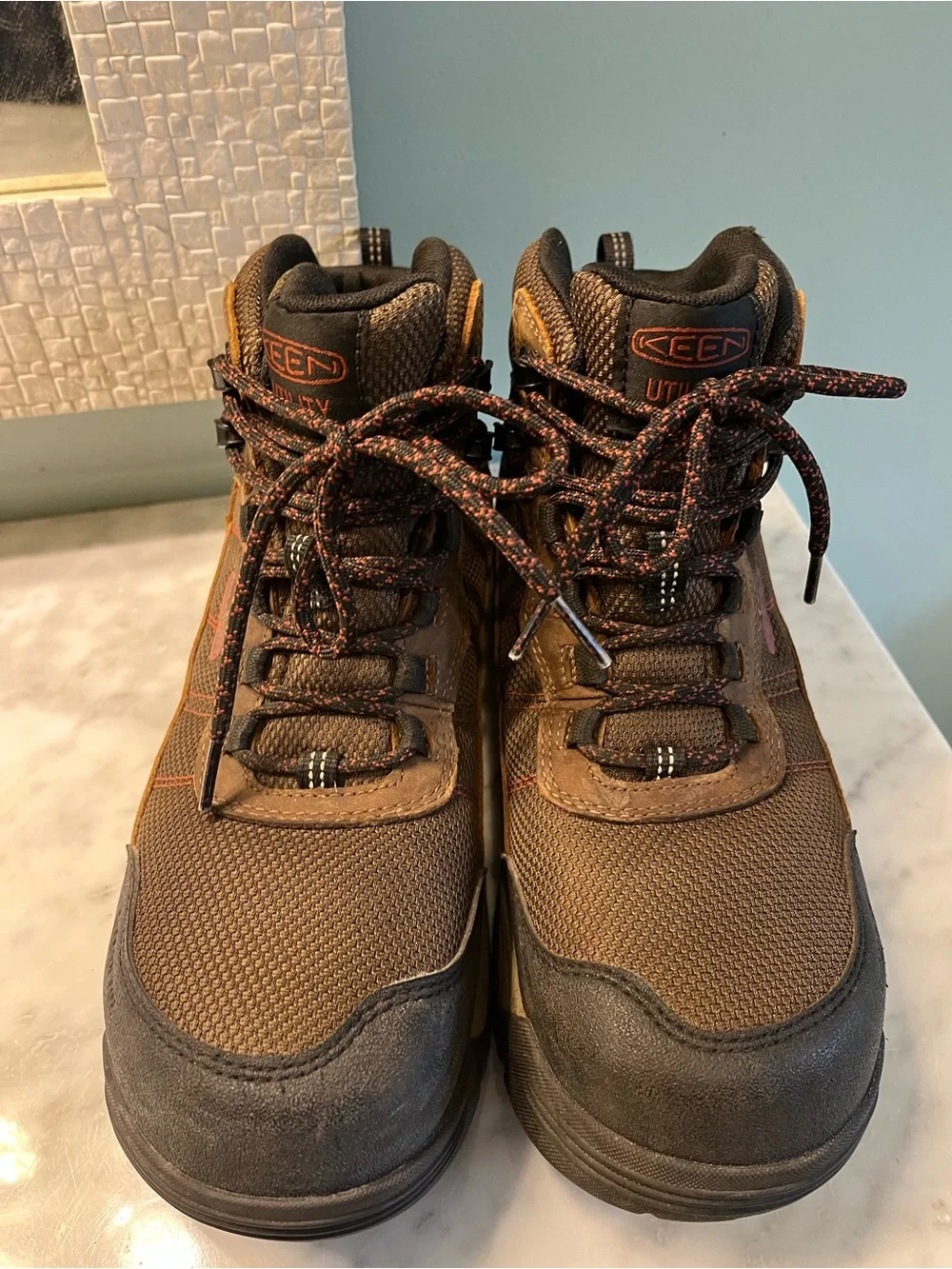 Keen Brown and Black Men's Waterproof Hiking/work boots composite toe